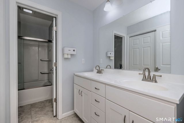 10 Barnum Court 10, Bethel, CT 06801