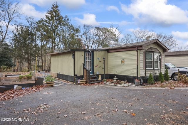 6 Taft Street, Howell, NJ 07731