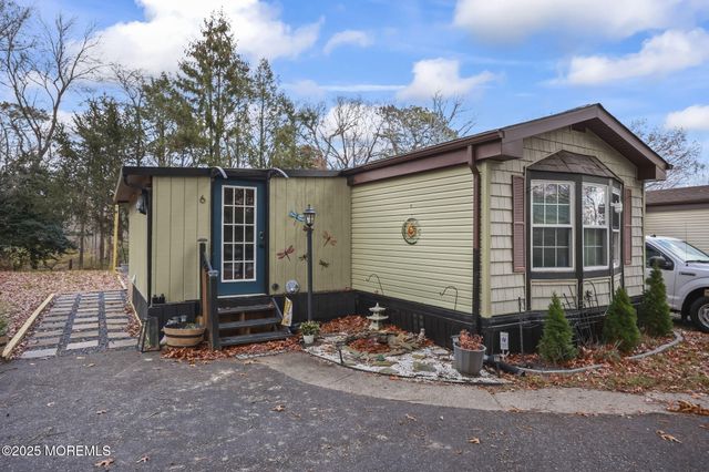 6 Taft Street, Howell, NJ 07731