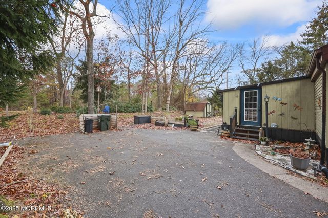 6 Taft Street, Howell, NJ 07731