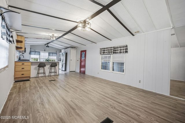 6 Taft Street, Howell, NJ 07731