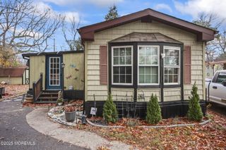 6 Taft Street, Howell, NJ 07731