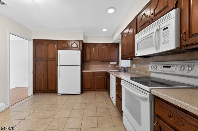 228 Shaw Pl, Park Ridge Boro, NJ 07656