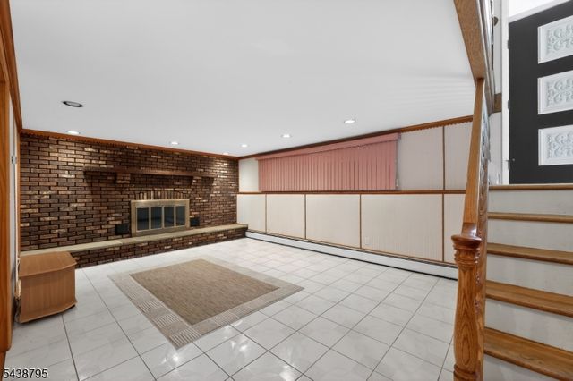 228 Shaw Pl, Park Ridge Boro, NJ 07656