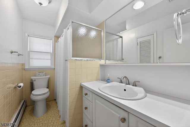 228 Shaw Pl, Park Ridge Boro, NJ 07656