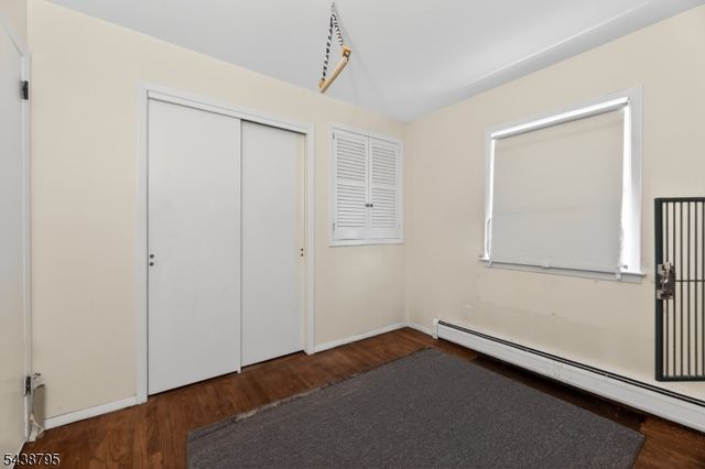 228 Shaw Pl, Park Ridge Boro, NJ 07656
