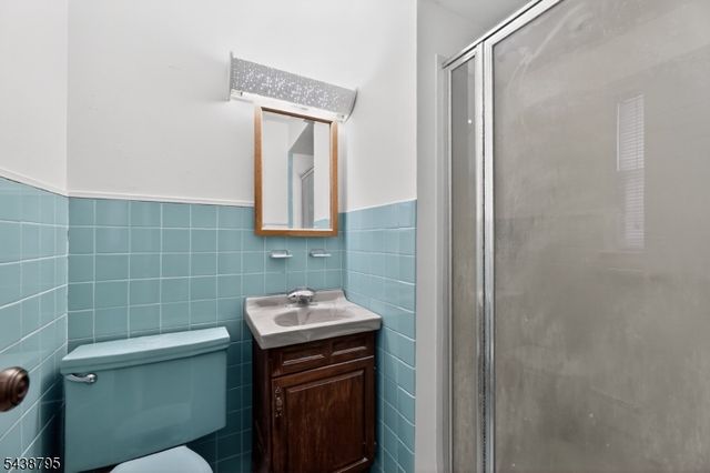 228 Shaw Pl, Park Ridge Boro, NJ 07656