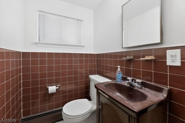 228 Shaw Pl, Park Ridge Boro, NJ 07656