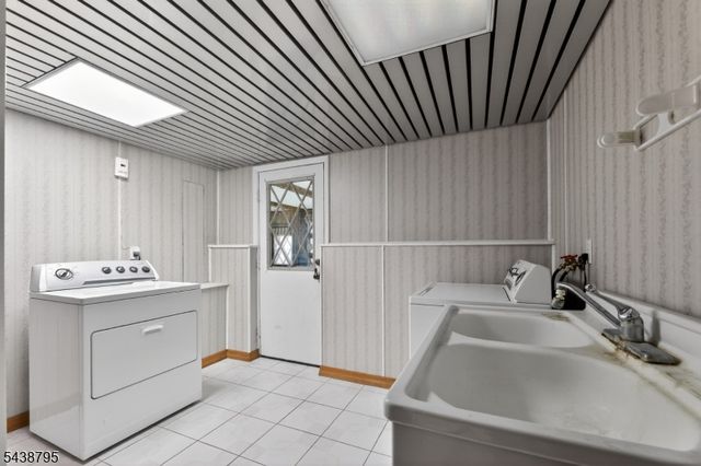 228 Shaw Pl, Park Ridge Boro, NJ 07656