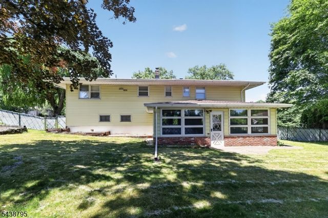 228 Shaw Pl, Park Ridge Boro, NJ 07656