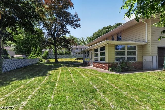 228 Shaw Pl, Park Ridge Boro, NJ 07656