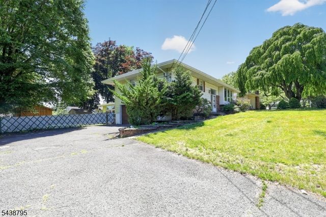 228 Shaw Pl, Park Ridge Boro, NJ 07656