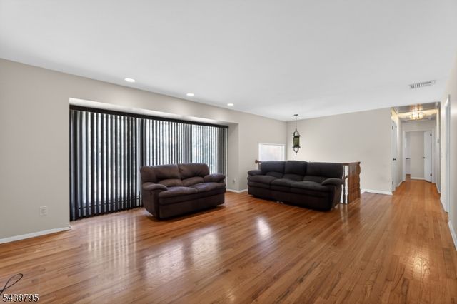 228 Shaw Pl, Park Ridge Boro, NJ 07656