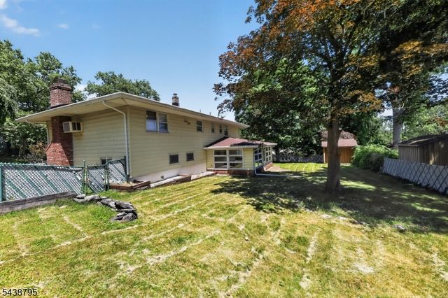 228 Shaw Pl, Park Ridge Boro, NJ 07656