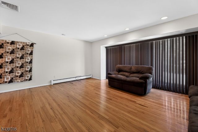 228 Shaw Pl, Park Ridge Boro, NJ 07656