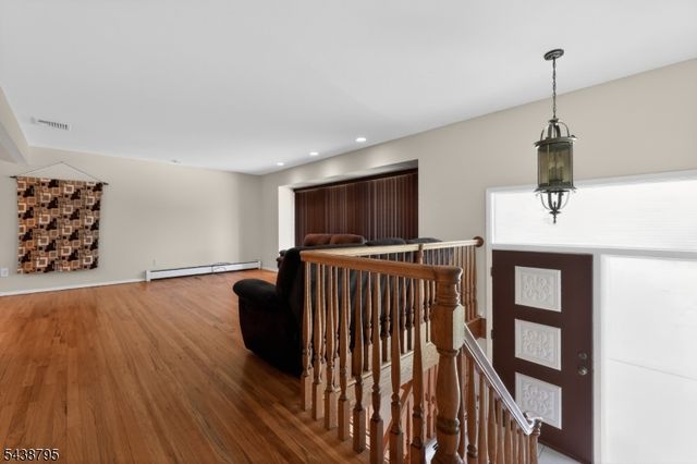 228 Shaw Pl, Park Ridge Boro, NJ 07656