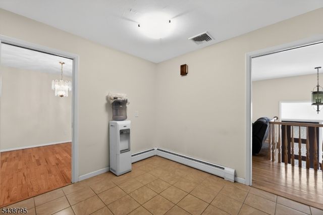 228 Shaw Pl, Park Ridge Boro, NJ 07656