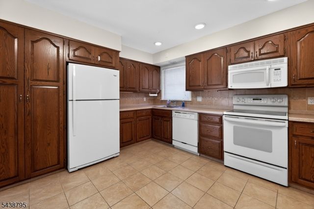 228 Shaw Pl, Park Ridge Boro, NJ 07656