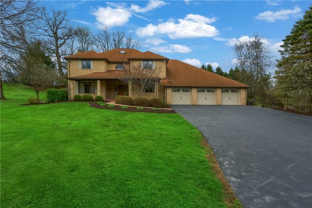 110 Larkspur Circle, Penn Twp, PA 16002