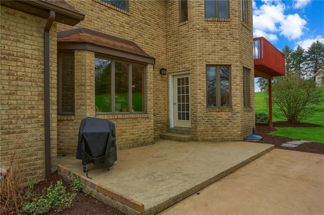 110 Larkspur Circle, Penn Twp, PA 16002