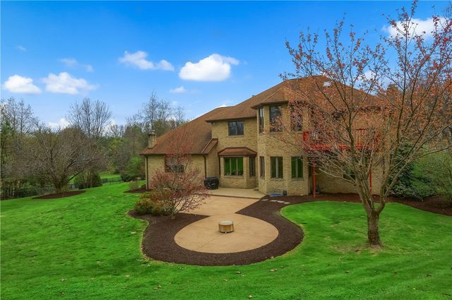 110 Larkspur Circle, Penn Twp, PA 16002