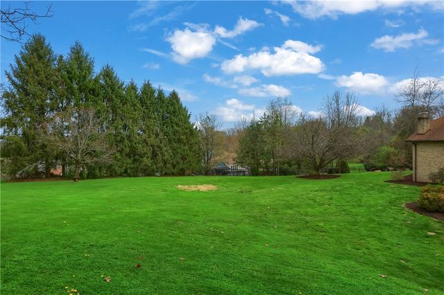 110 Larkspur Circle, Penn Twp, PA 16002