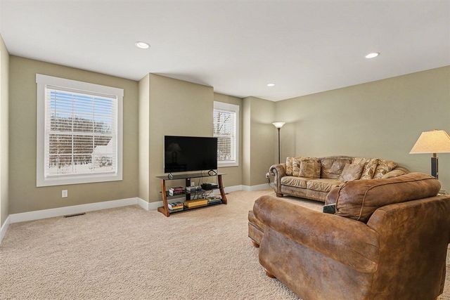 6436 Summer Meadows Drive, Rockford, MI 49341