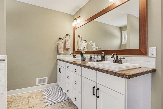 6436 Summer Meadows Drive, Rockford, MI 49341