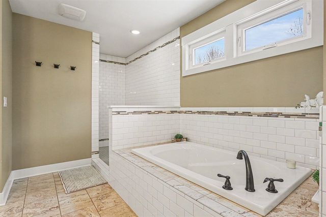 6436 Summer Meadows Drive, Rockford, MI 49341