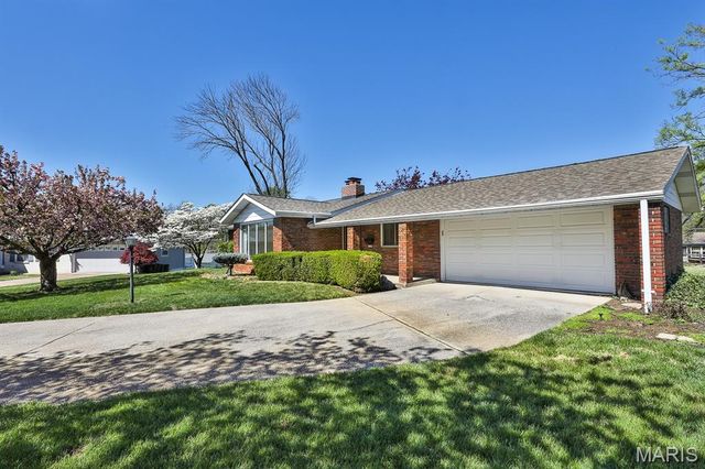 127 S Cardinal Lane, St Charles, MO 63301