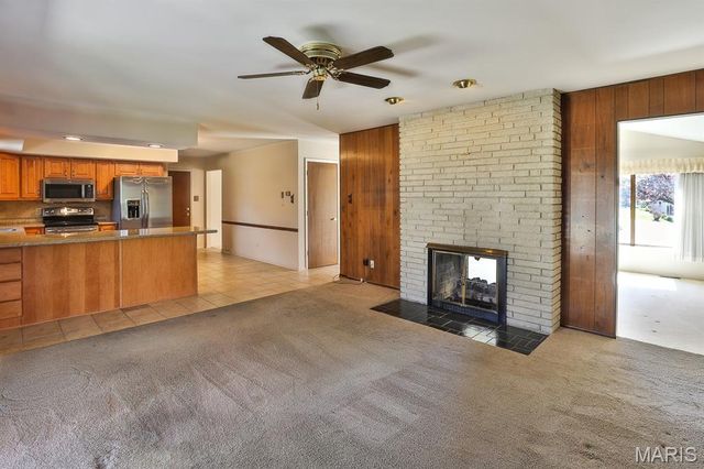 127 S Cardinal Lane, St Charles, MO 63301