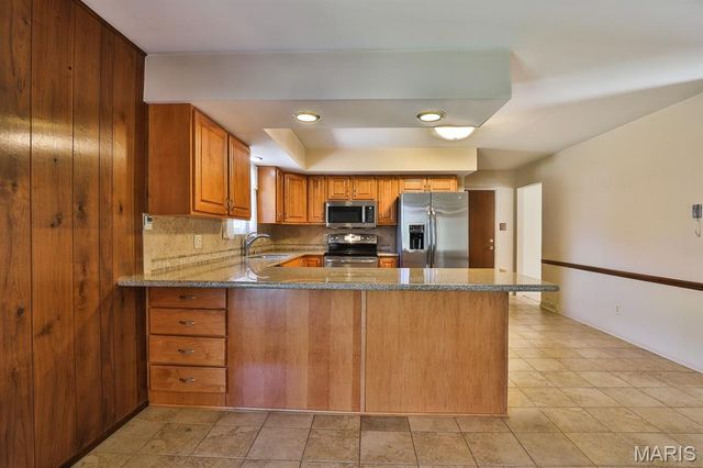 127 S Cardinal Lane, St Charles, MO 63301