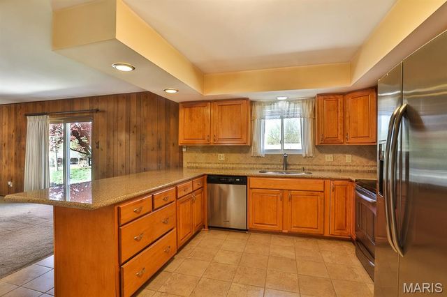 127 S Cardinal Lane, St Charles, MO 63301