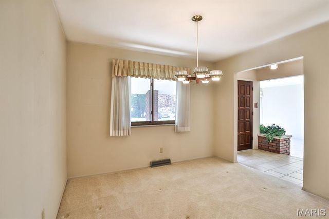 127 S Cardinal Lane, St Charles, MO 63301