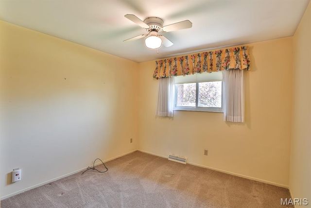 127 S Cardinal Lane, St Charles, MO 63301