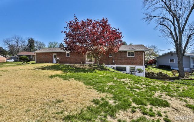 127 S Cardinal Lane, St Charles, MO 63301