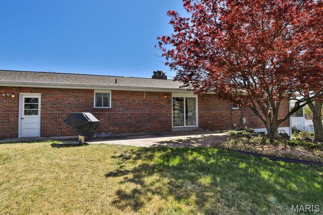 127 S Cardinal Lane, St Charles, MO 63301