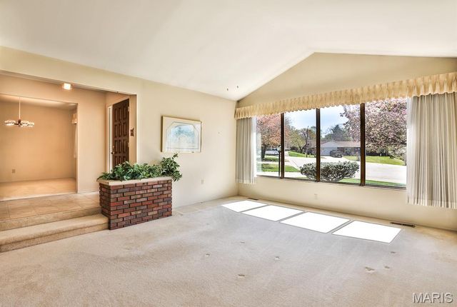 127 S Cardinal Lane, St Charles, MO 63301