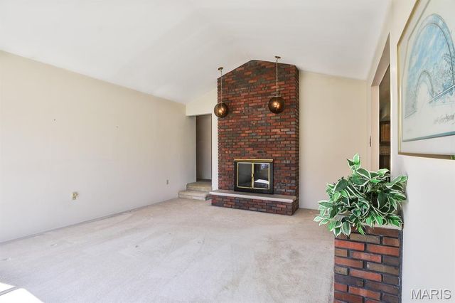 127 S Cardinal Lane, St Charles, MO 63301