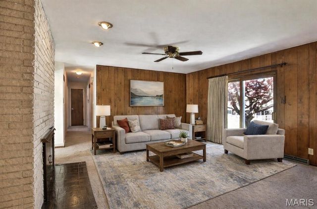 127 S Cardinal Lane, St Charles, MO 63301