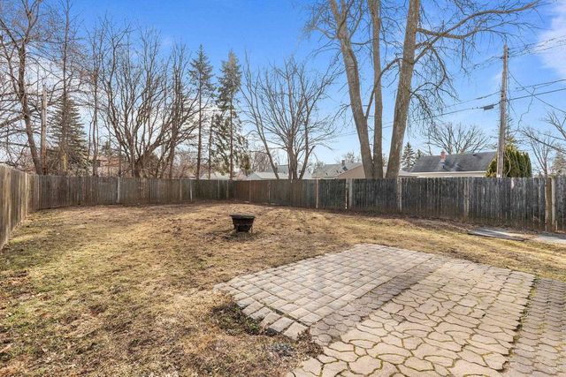 2402 S MADISON STREET, Appleton, WI 54915