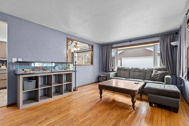 2402 S MADISON STREET, Appleton, WI 54915