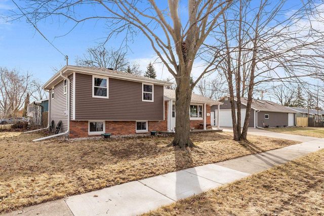 2402 S MADISON STREET, Appleton, WI 54915