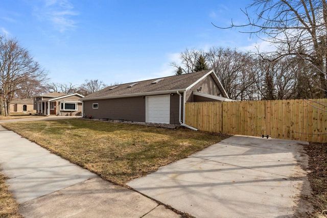 2402 S MADISON STREET, Appleton, WI 54915