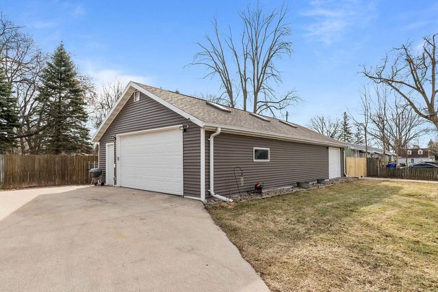 2402 S MADISON STREET, Appleton, WI 54915