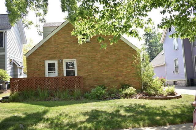33 N Spring Avenue, La Grange, IL 60525