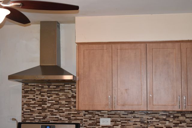 33 N Spring Avenue, La Grange, IL 60525