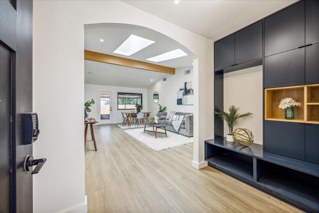 6411 Sandshof DR, Austin, TX 78724