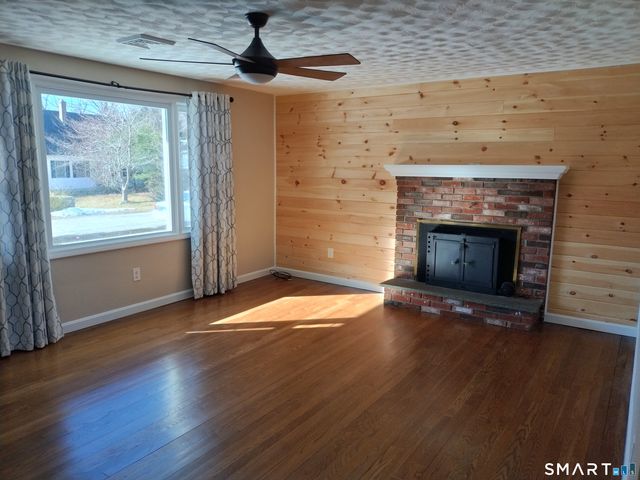 21 Emond Street, Putnam, CT 06260