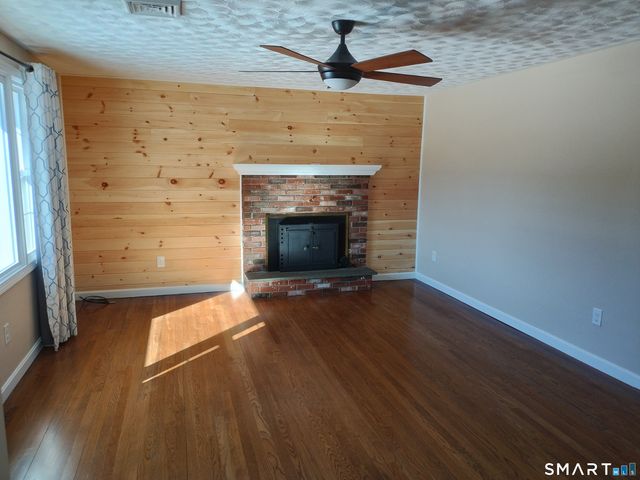 21 Emond Street, Putnam, CT 06260